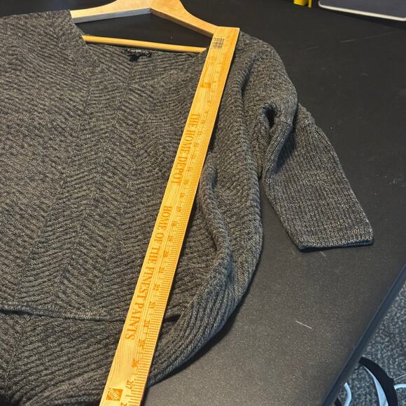 Express Soft Knit V-Neck High-Low Tunic Sweater Size Small Gray/Green and Black - Picture 6 of 7